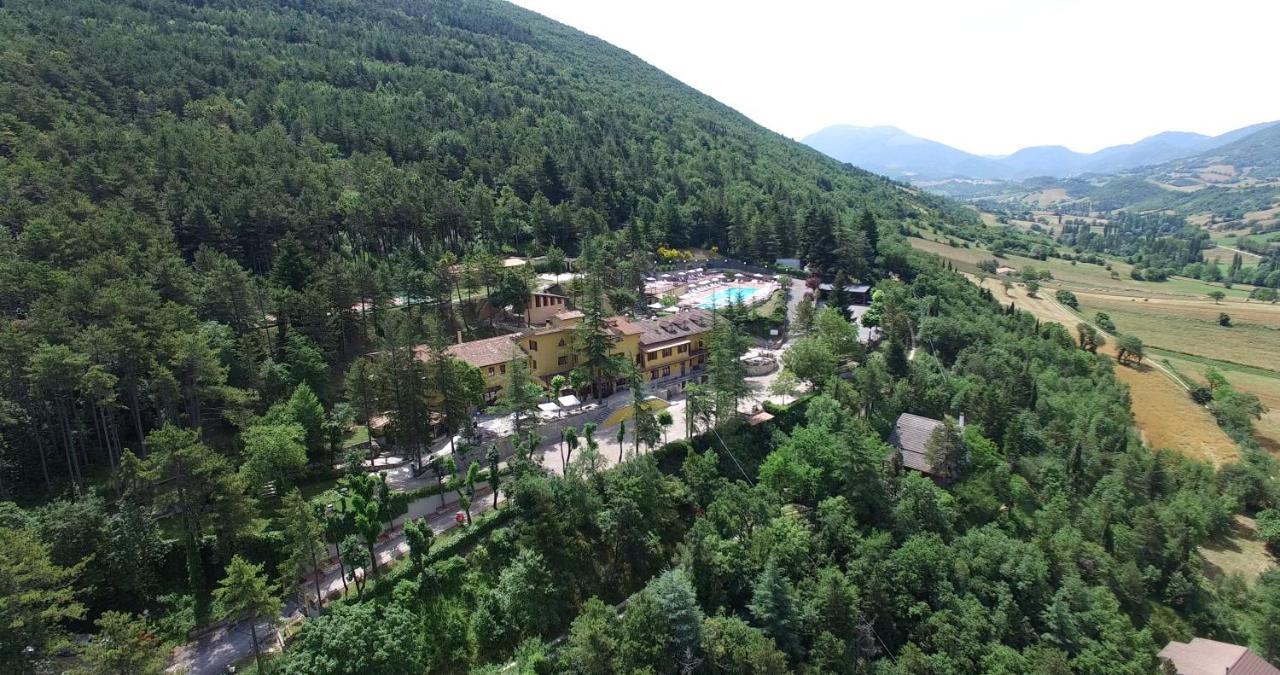 Hotel Pineta Ristorante Country House In Fabriano Campodonico  Εξωτερικό φωτογραφία