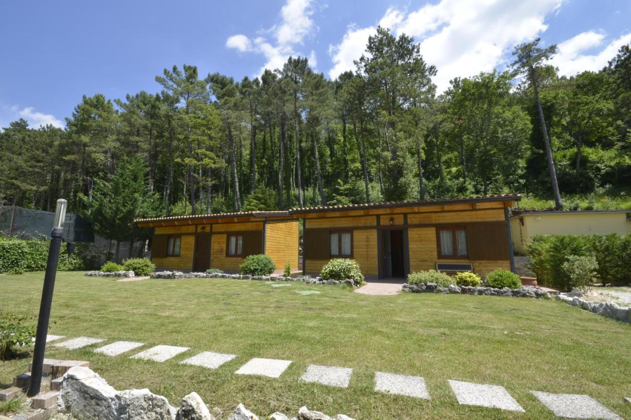 Hotel Pineta Ristorante Country House In Fabriano Campodonico  Εξωτερικό φωτογραφία