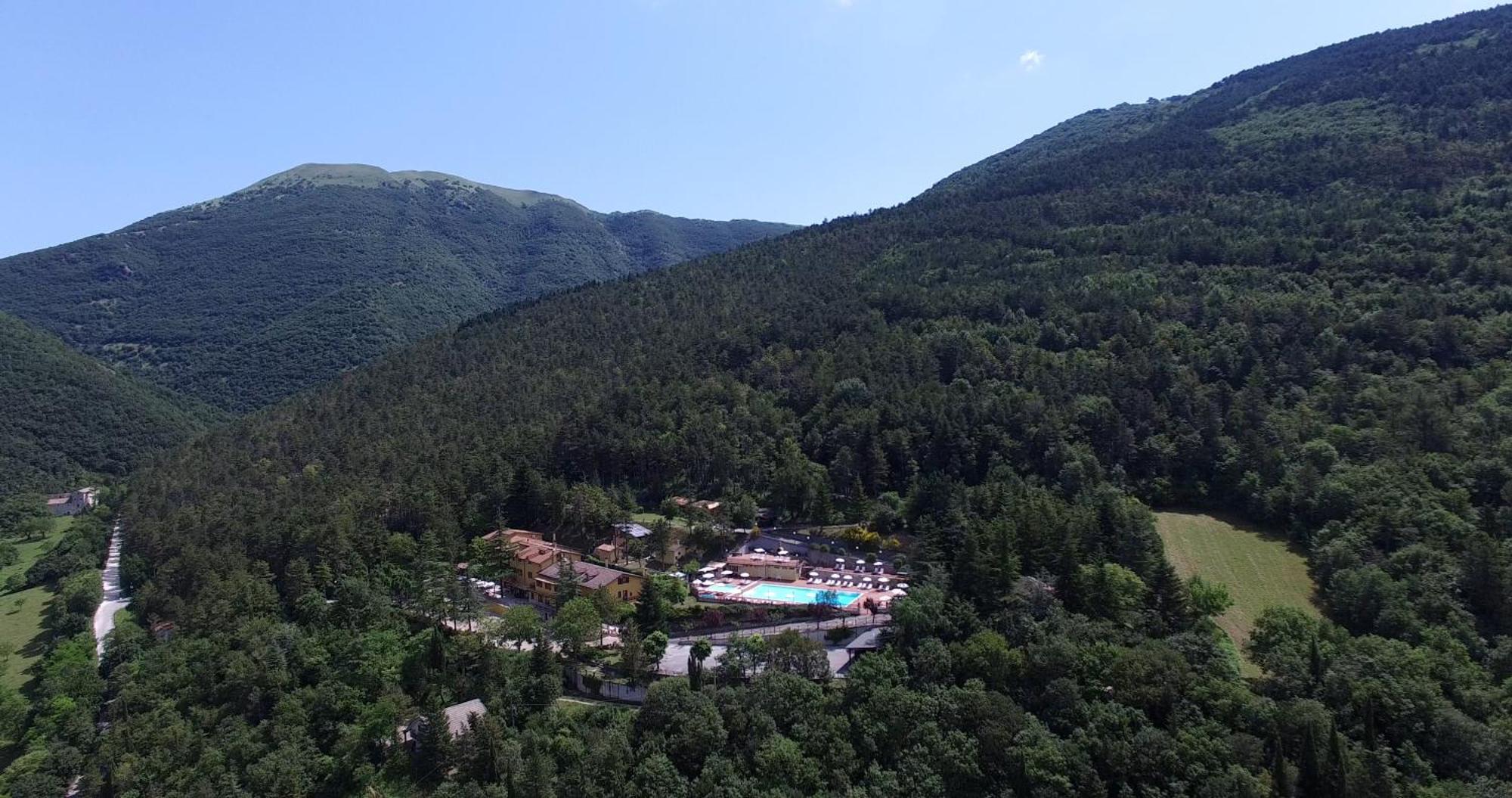 Hotel Pineta Ristorante Country House In Fabriano Campodonico  Εξωτερικό φωτογραφία