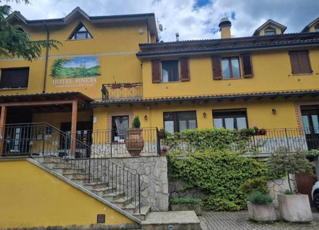 Hotel Pineta Ristorante Country House In Fabriano Campodonico  Εξωτερικό φωτογραφία