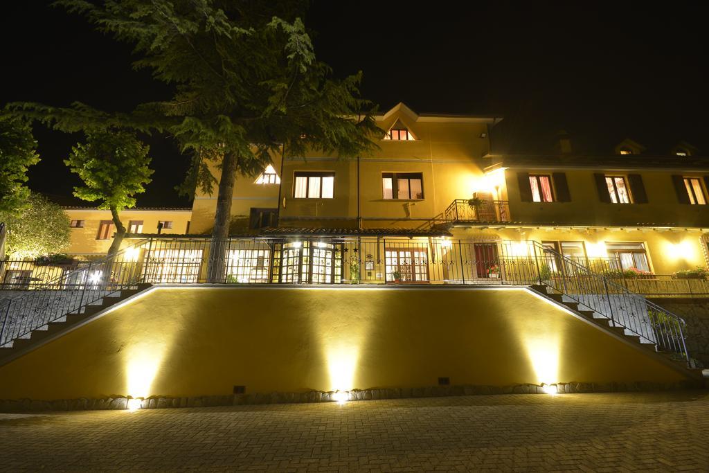 Hotel Pineta Ristorante Country House In Fabriano Campodonico  Εξωτερικό φωτογραφία
