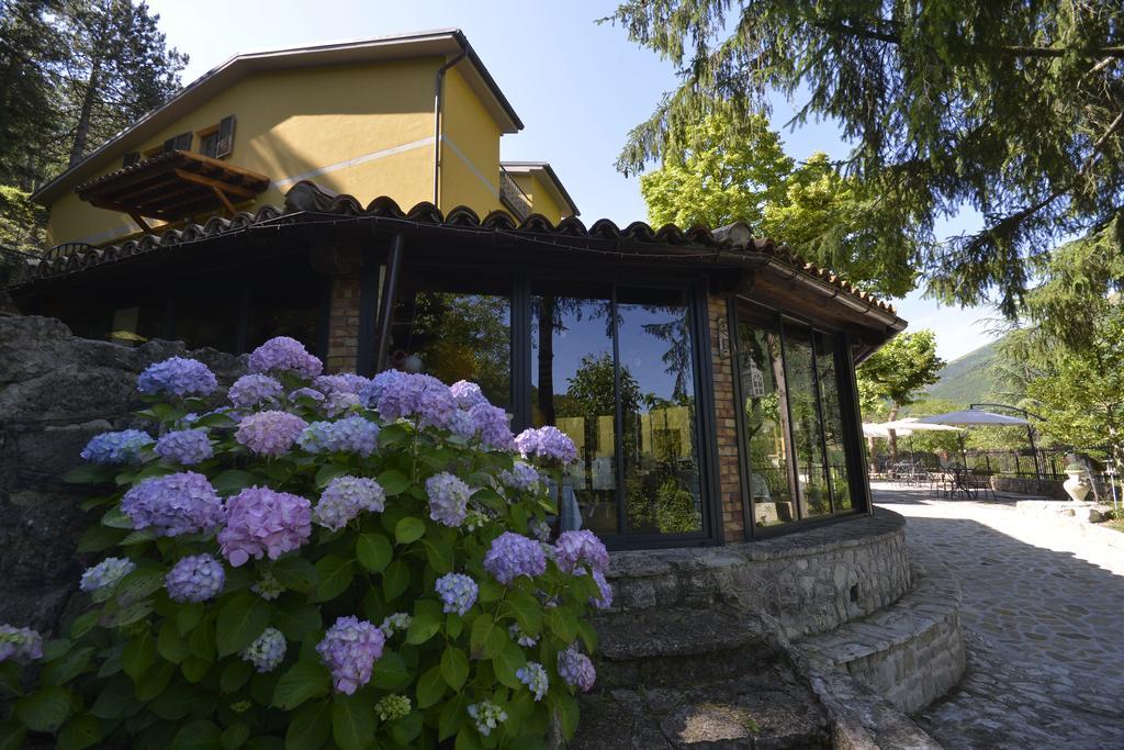 Hotel Pineta Ristorante Country House In Fabriano Campodonico  Εξωτερικό φωτογραφία
