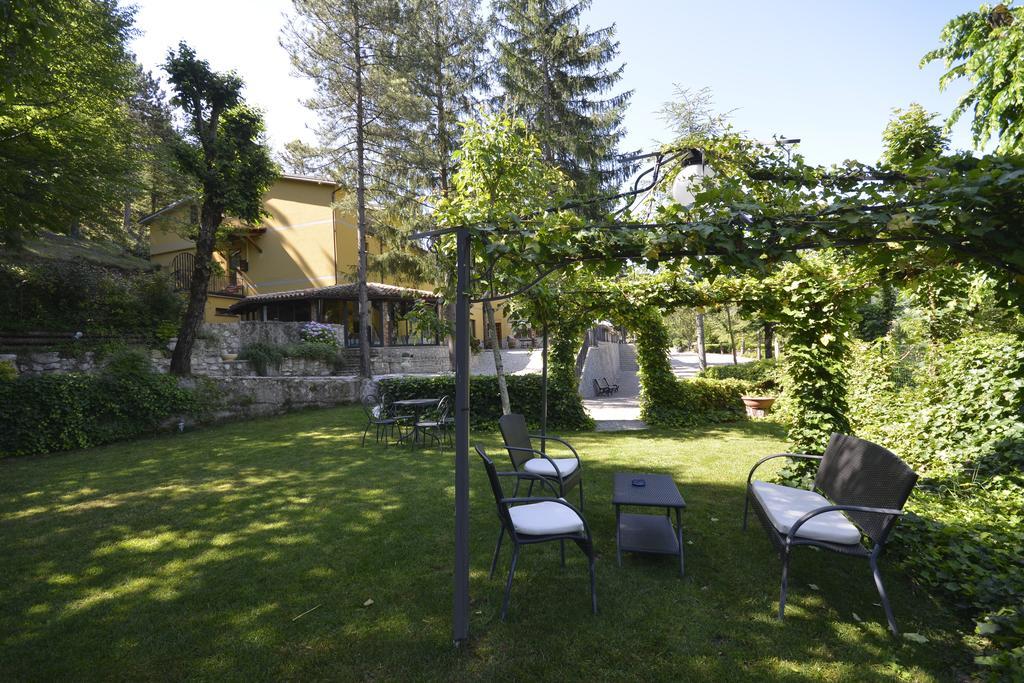 Hotel Pineta Ristorante Country House In Fabriano Campodonico  Εξωτερικό φωτογραφία